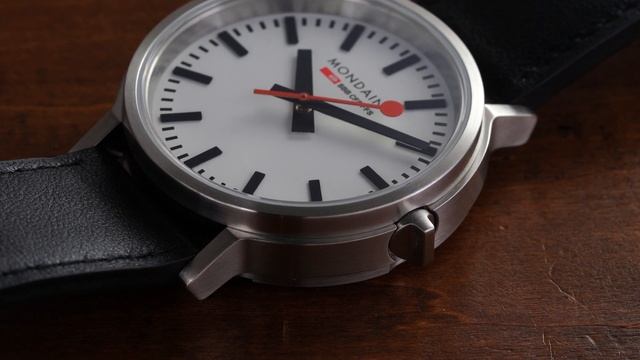 The Mondaine Stop2go Backlight Review - One of the Coolest Quartz Watches With a Fun Trick смотреть онлайн
