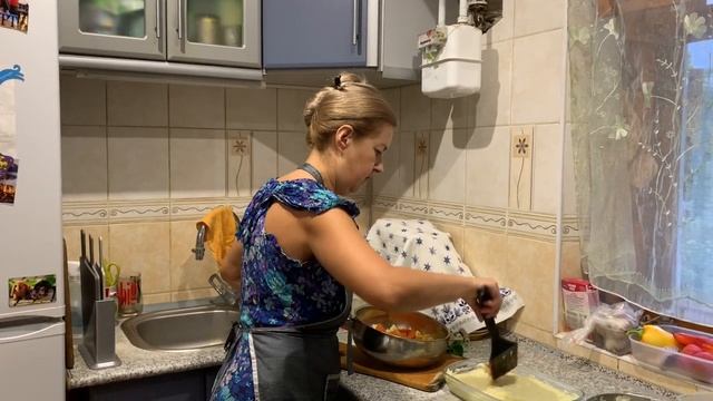 ВКУСНЫЙ УЖИН У ЛЕНОЧКИ, ЧУТЬ НЕ СПАЛИЛИ КЕШУ | Arina Belaja смотреть онлайн