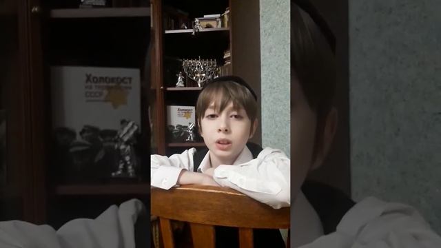 Марк Горовой читает стихотворение Галины Семизаровой "Памяти детей Гродненского гетто". смотреть онлайн