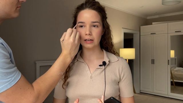 ПАРЕНЬ ДЕЛАЕТ МАКИЯЖ | отвечаем на вопросы про предложение и подготовку к свадьбе #свадьба смотреть онлайн