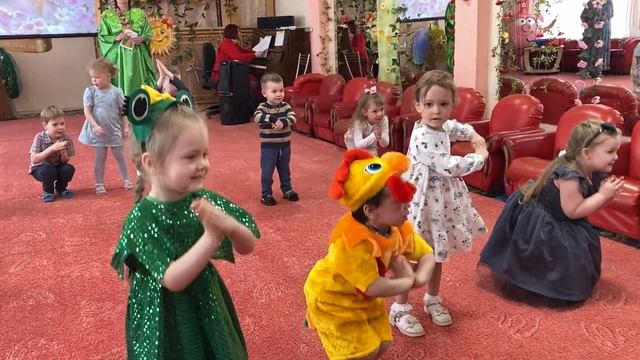 Весенний танец "Заплакали капели". Группа №10 "Солнечные зайчики" смотреть онлайн
