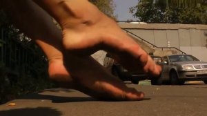 Футфетиш от незнакомки: ВОТ ЭТО ДА УВИДЕЛА ЧТО МЫ ЕЁ СНИМАЕМ И НАЧАЛА ПОЗИРОВАТЬ СВОИМИ НОЖКАМИ