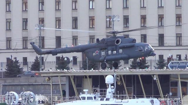 МИ-8 на Фрунзенской набережной. Посадка и Взлет. смотреть онлайн