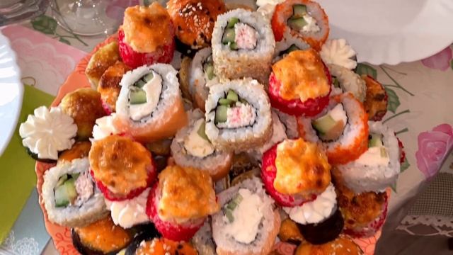 VLOG #3! ДЕНЬ РОЖДЕНИЯ У МАМЫ❤️ИСПЕКЛИ ТОРТ/ЗАКАЗАЛИ РОЛЛЫ/ happy birthday/rolls/sushi/our life? смотреть онлайн