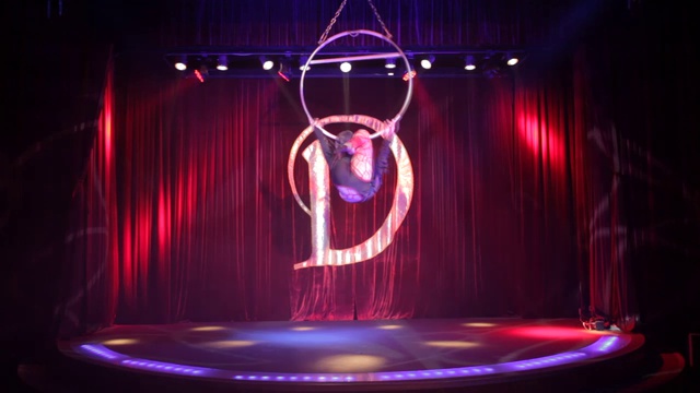 Алина Аливарес Sky Pole