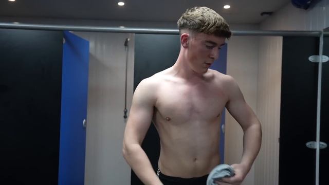 I Challenged A Complete Stranger To a 30 Day Body Transformation смотреть онлайн