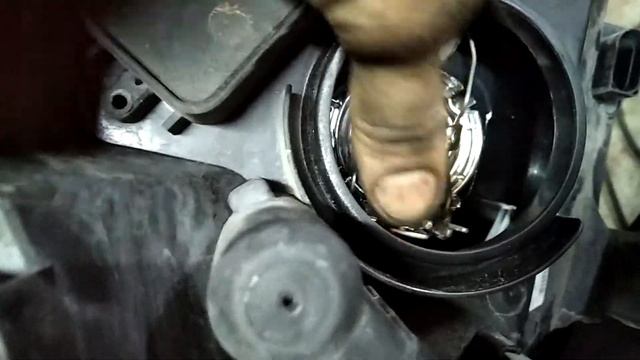 замена лампы ближнего и дальнего света поло седан смотреть онлайн