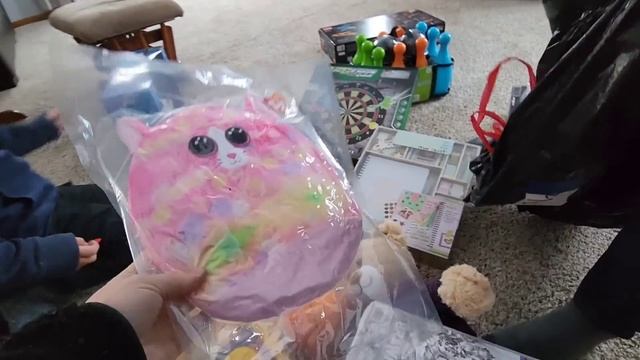 РОЖДЕСТВЕНСКИЕ ПОДАРКИ ОТ РАЗНЫХ ОРГАНИЗАЦИЙ смотреть онлайн