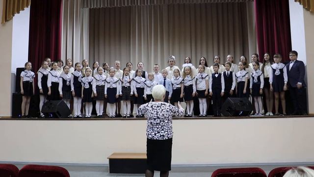 "У моей России" исполняет Сводный хор МБУ ДО "Музыкальная школа № 19" г. Анжеро-Судженск смотреть онлайн
