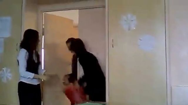 Друзья по школе решили подшутить над своим товарищем смотреть онлайн