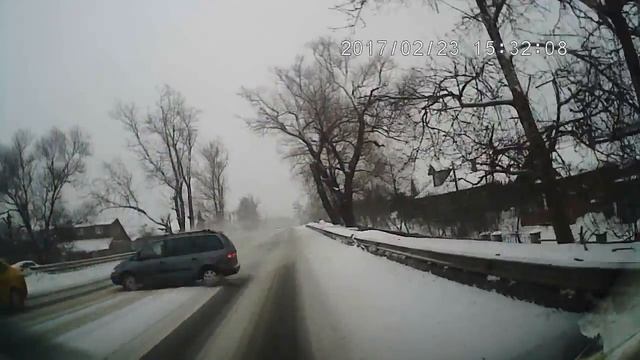 2017-02-23 Сергиев Посад. Минивены низко летят, к дождю. смотреть онлайн