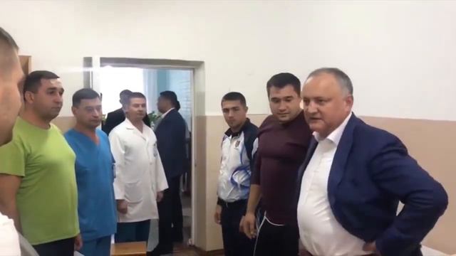 Игорь Додон навестил раненного сотрудника госохраны смотреть онлайн