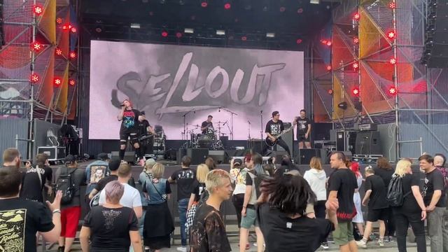 Sellout - Я остаюсь (Live in Moscow) Полигон Фест, 18.06.2023, VK Музыка Summer Stage смотреть онлайн