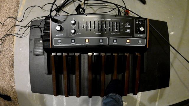 BEHRINGER TORO - TUBA preset - Genesis Squonk смотреть онлайн