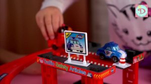 Поли Робокар. Распаковываем гараж Поли Робокар и Хелли трансформер Poli Robocar's garage  and Helly