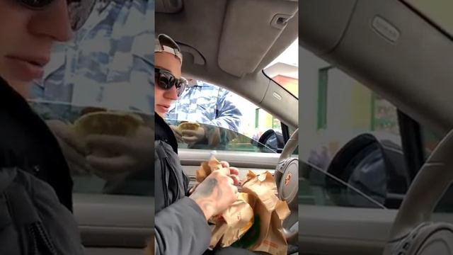 НАКОРМИЛ ХИТРОГО БОМЖА! ЕDWARD BIL. смотреть онлайн