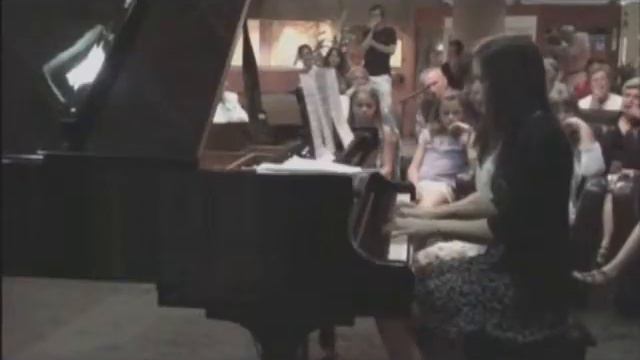 Erika - Concert de piano 2010 (pièce #3) смотреть онлайн