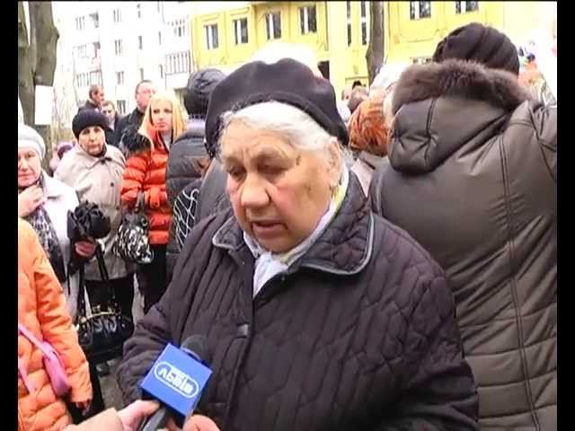 Христиане поклоняютя дереву, отрывают кору, просят прощения. смотреть онлайн