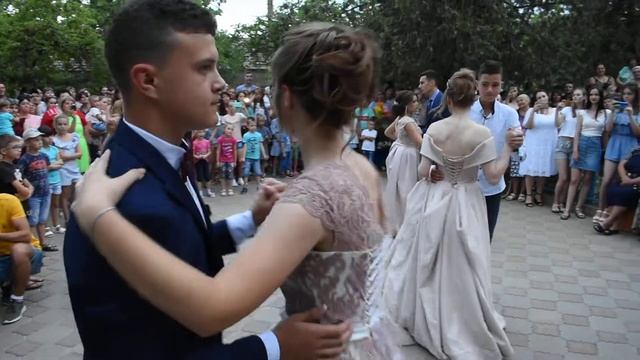 Вальс The Weeknd - Call out my name смотреть онлайн