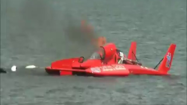 Возгорание гоночной лодки смотреть онлайн