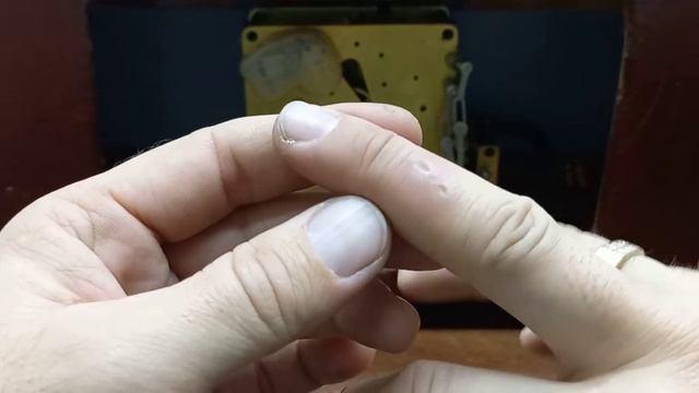 Разобрал часы Весна и чуть не остался без пальцев! Ремонт часов с боем. смотреть онлайн