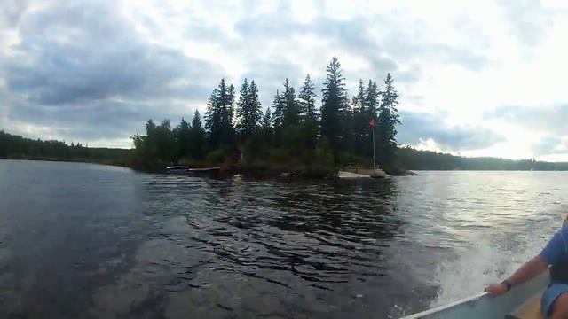 Канада, Виннипег, Whiteshell Caddy Lake, Тунель, Кемпграунд, Ловим рыбу. смотреть онлайн