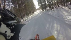 наваливаем на шипованной резине зимой на мотоцикле !