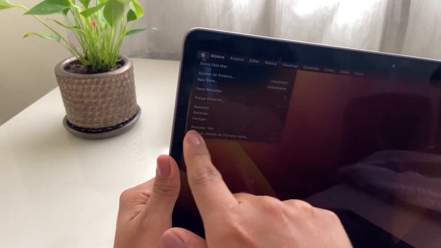 Como LIGAR e DESLIGAR seu MACBOOK AIR M1 - MAC Apple смотреть онлайн