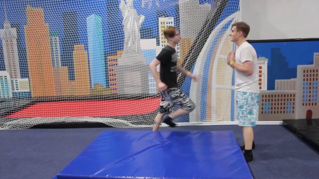 МЕГАБОЙ НА БАТУТАХ.