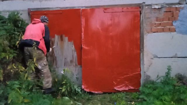 Покраска ворот - в красный цвет. смотреть онлайн