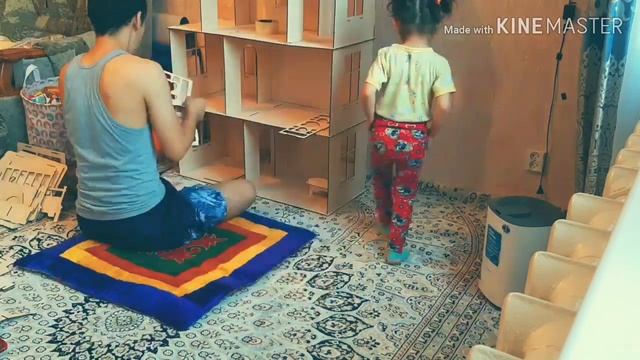 Деревянный кукольный домик с мебелью для дочки. смотреть онлайн