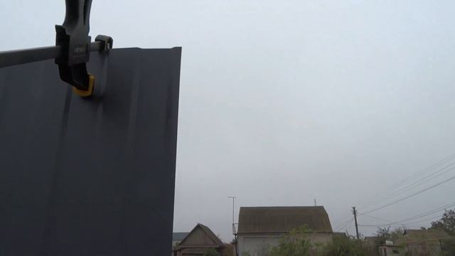 Ровный забор из профнастила. Легко и без приспособлений. смотреть онлайн