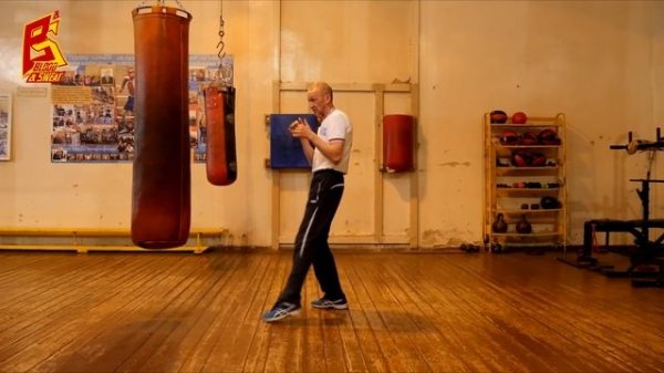 Удар с подшагом - работа ног. Техника бокса.