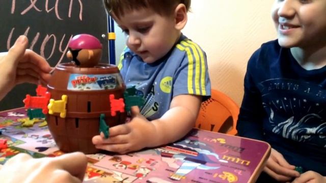 POP UP PIRATE Challenge Game.Первый наш челлендж с игрой Прыгающий Пират смотреть онлайн