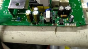 Вертикальная стиральная машина Аристон не включается.