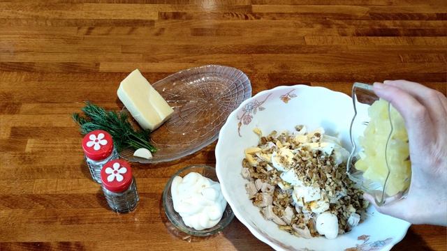 Готовлю на все праздники! Салат "Гавайский" с курицей и ананасы! смотреть онлайн