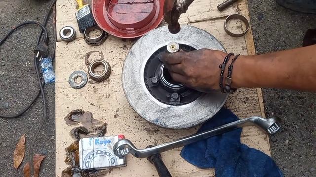 How To Replace Front Wheel Hub Bearing Hyundai Grace, L300,Hyundai #diy #tutorial #tips #howto