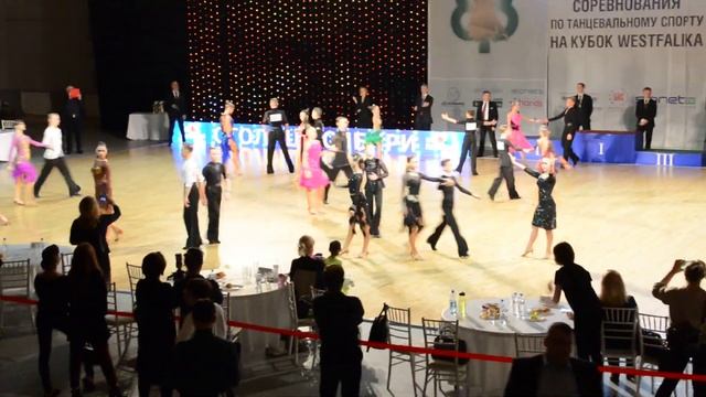 Юниоры 2, la, 1/2, pasodoble смотреть онлайн