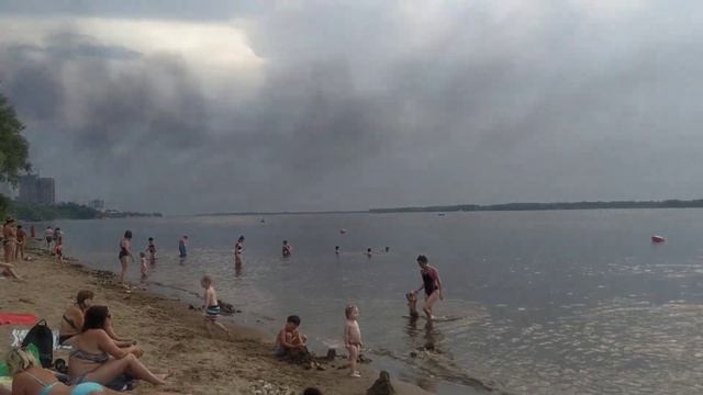 Крупный пожар в Самаре. Горит склад с полиэтиленом и краской смотреть онлайн