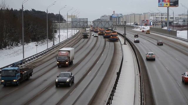 Чистка дороги на трассе М-9 “Балтия” (Новорижское шоссе) смотреть онлайн