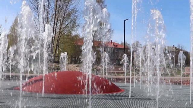 В Советске первомай встретили открытием фонтанов! смотреть онлайн