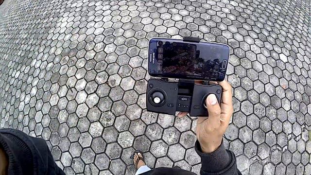 CARA MENERBANGKAN DRONE SJRC F11 GPS BRUSHLLES смотреть онлайн