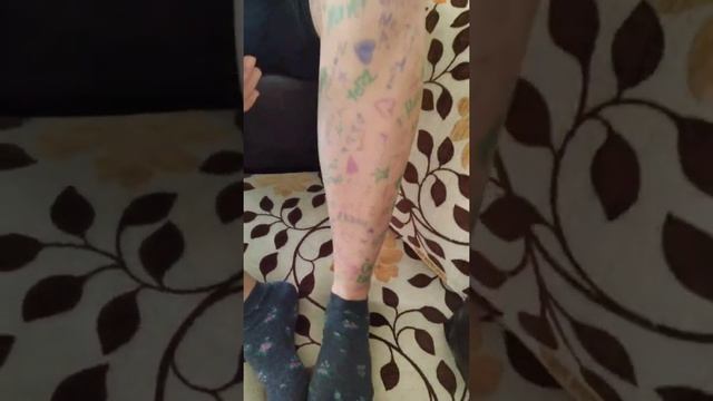 Елиз сделали татуировки / Развлечения турецких школьников смотреть онлайн