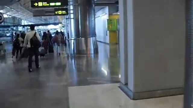 Madrid airport.... смотреть онлайн