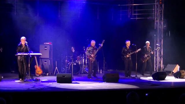 ВИА ПОЮЩИЕ ГИТАРЫ - ГАДАЛКА -ПЕСНЯ-ЭТО ГЛАВНОЕ,ДРУЗЬЯ смотреть онлайн