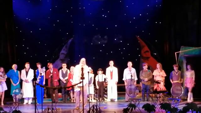 Концовка спектакля "Маки" в Театре Луны смотреть онлайн