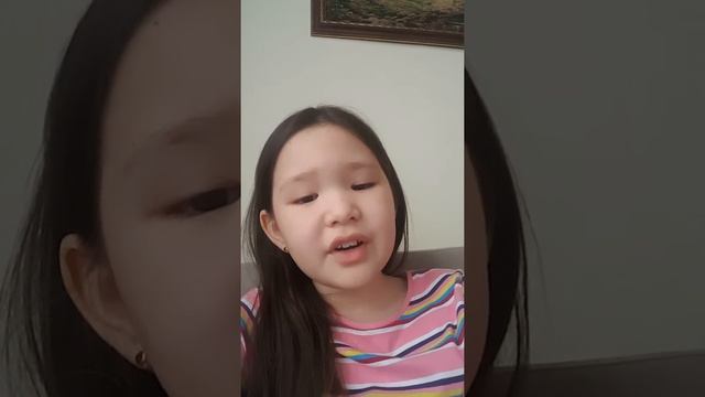 Девочка поёт песню эльзы смотреть онлайн