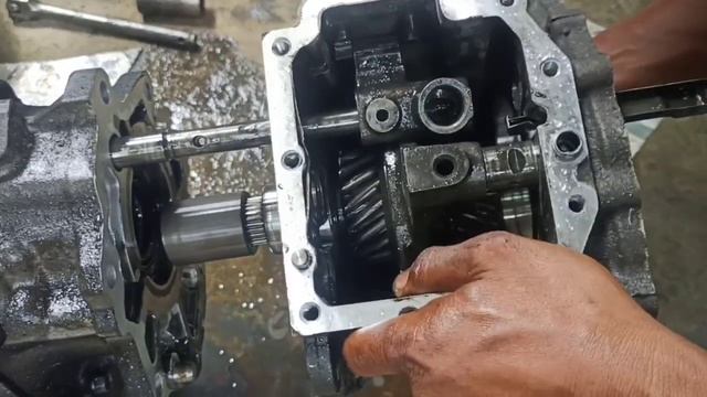 Transmission 4x4 Mazda Bonggo || Dismantle And Check Part 1