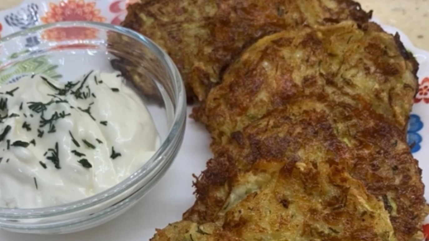 Кабачковые оладушки с картошкой и сыром смотреть онлайн