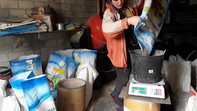 Как я делаю свой корм для перепелов (+чем кормлю кур), домашний корм для перепелов и кур смотреть онлайн